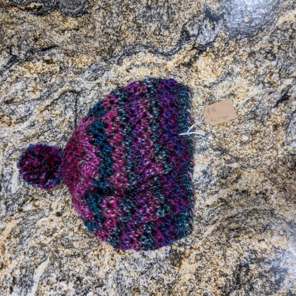 Purple knitted baret hat - Picture 2 of 2